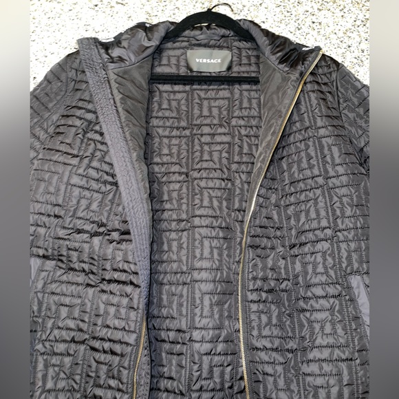 VERSACE UNISEX 🌟 100% AUTHENTIC & NWT—Size M / 48 - Picture 3 of 16